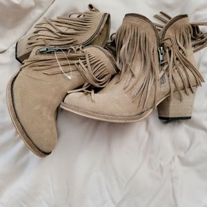 Dingo fringed bootie!